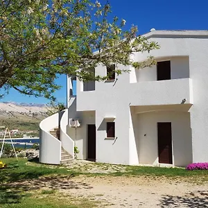apartments-paro.hotelinzadar.com/