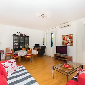 Leo Apartament