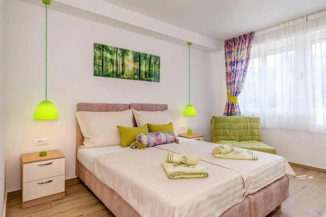 Coloured Rooms Split